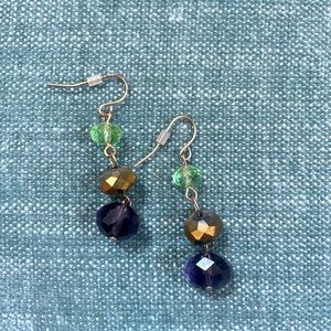 Tri colored dangle bead earrings.
